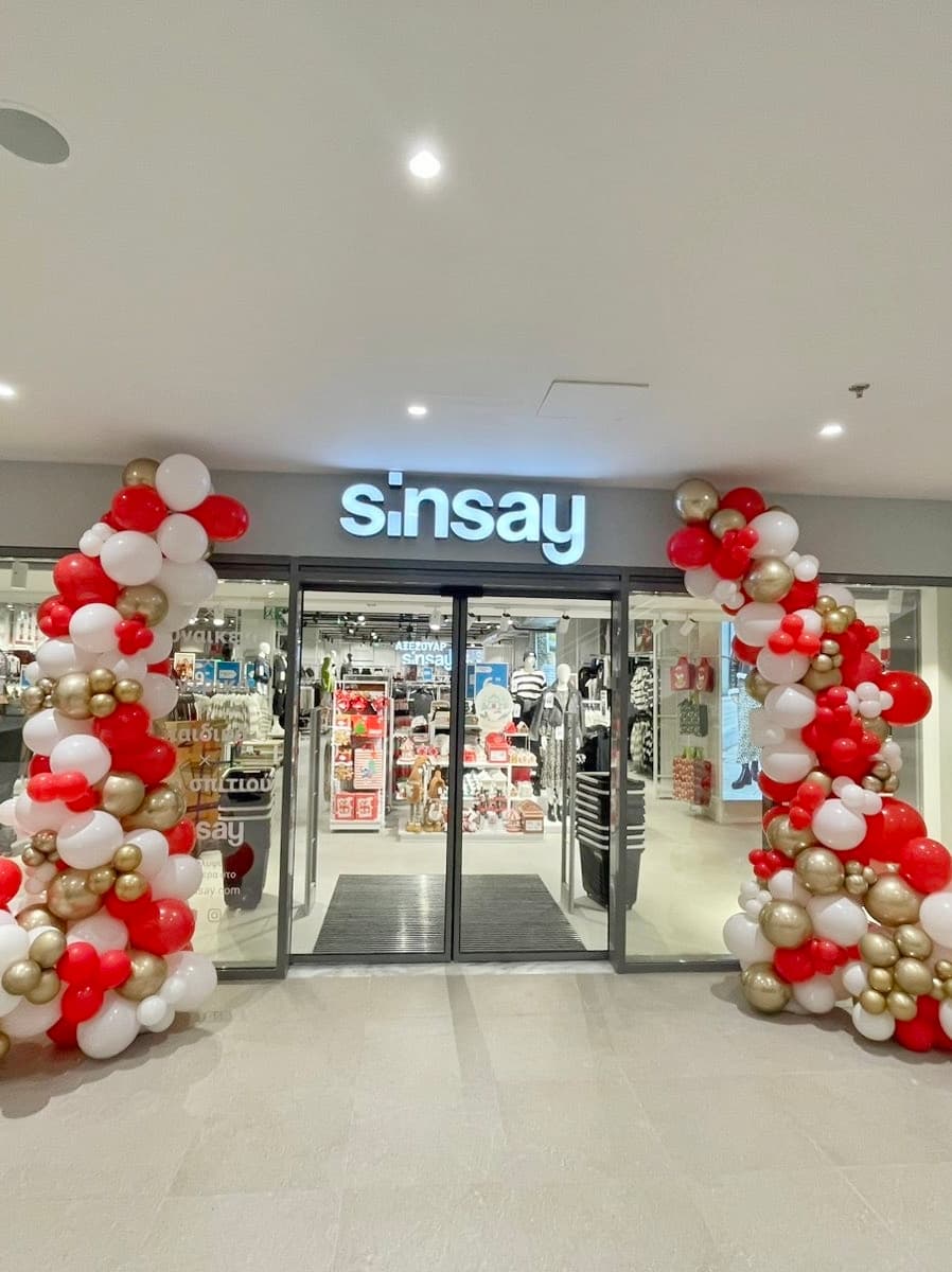 Sinsay Πάτρα Μπαλόνια στολισμός στα εγκαίνια 