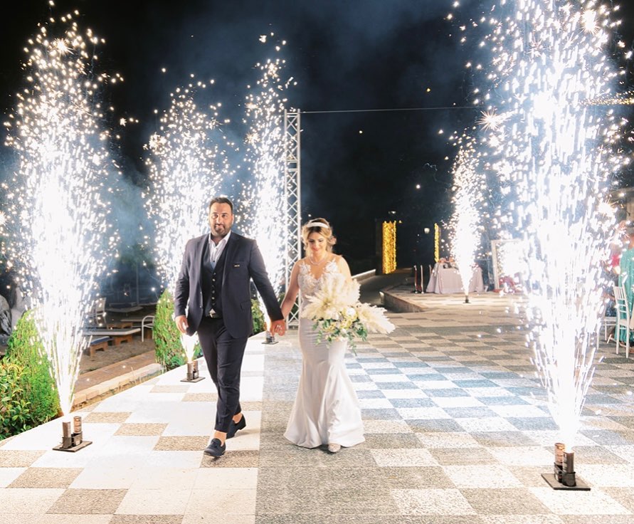 Κτήμα Παναγιωτοπούλου - Πυροτεχνήματα Γάμου σιντριβάνια στην είσοδο