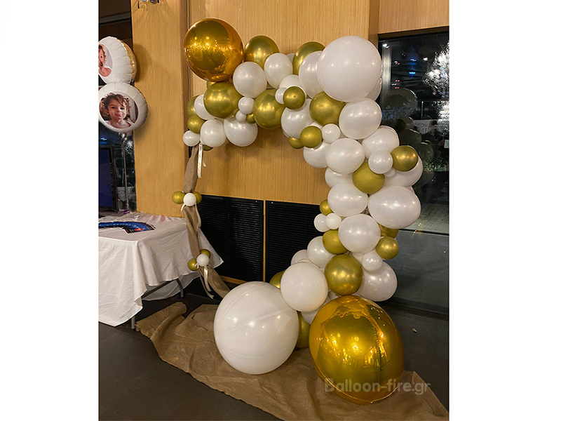 Organic αψίδα με μπαλόνια λευκά και χρυσά
